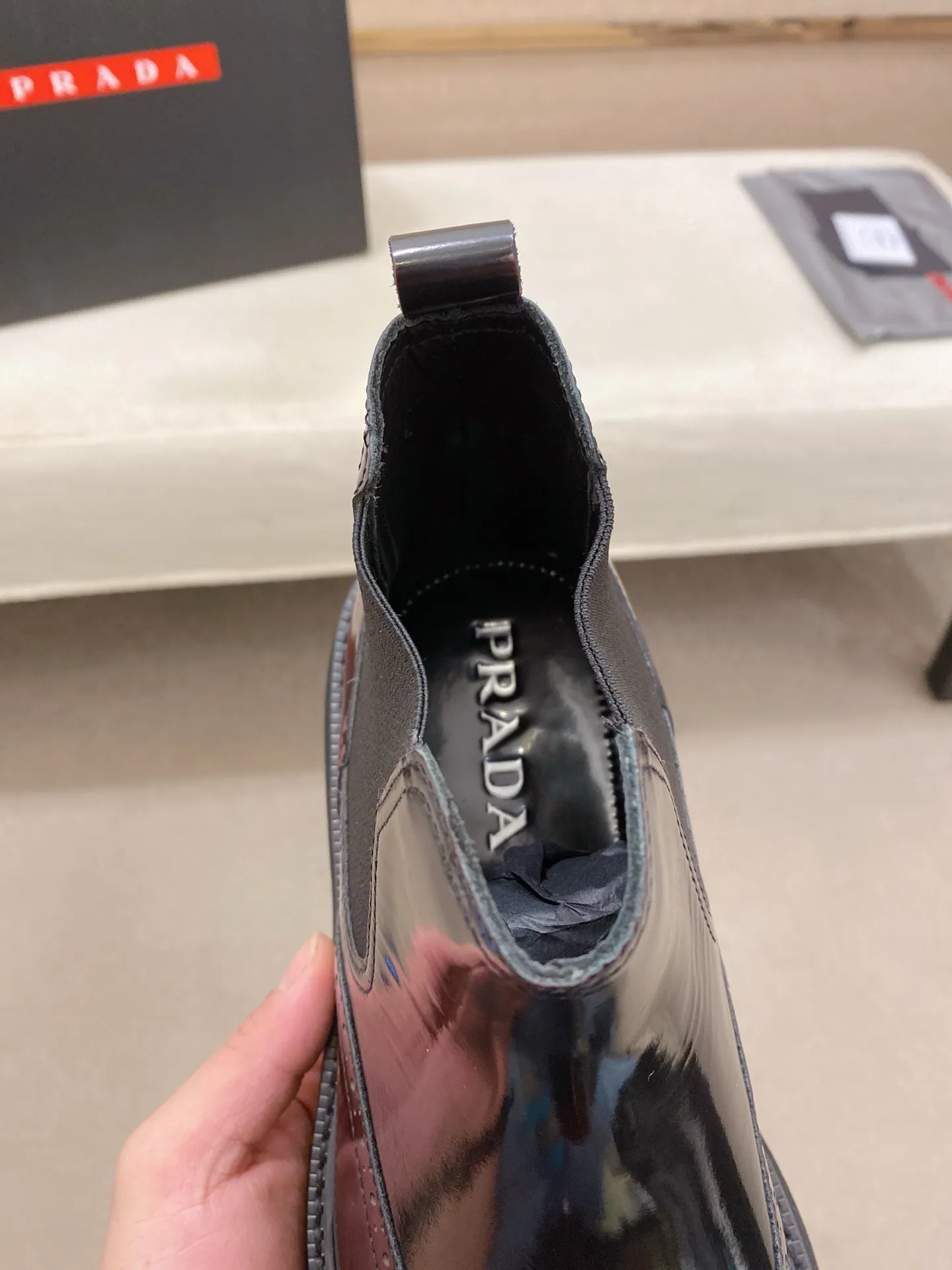 Factory price 760💰 Leather lining optional! 🍁🍁High-quality new PRADA counters are launched at the same time. The new men's shoes and 😘fabric are selected from imported lacquered first-layer cowhide and imported cowhide lining. 👍🏿 High-end ☄️ air-cushion molded anti-slip rubber outsole, exquisite lines, simple and elegant, comfortable and high-end for leisure travel. Code number: 38 to 45